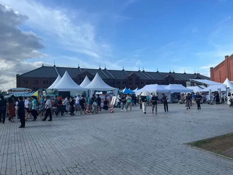 赤レンガ倉庫前のイベント広場全景
