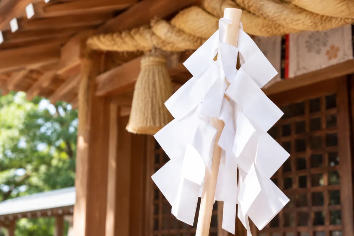 神社のしめ縄と紙垂