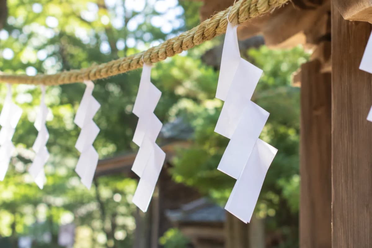 神社のしめ縄と紙垂