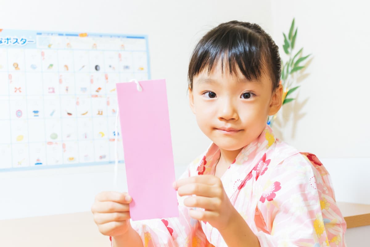 短冊を飾る女の子