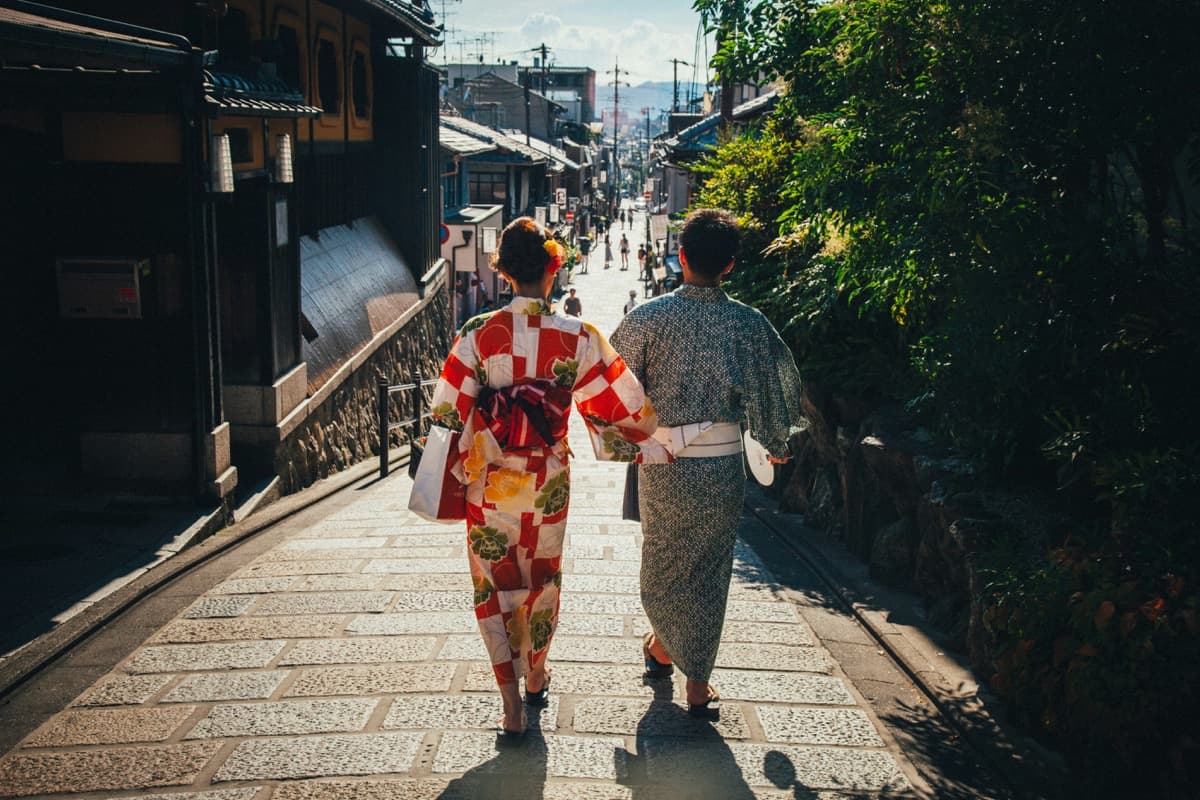 夏祭りの由来・歴史と縁日の楽しみ方｜全国の有名な夏祭りも紹介のサムネイル画像