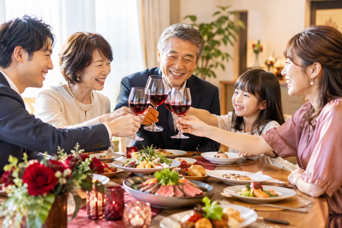 三世代で乾杯する食事会