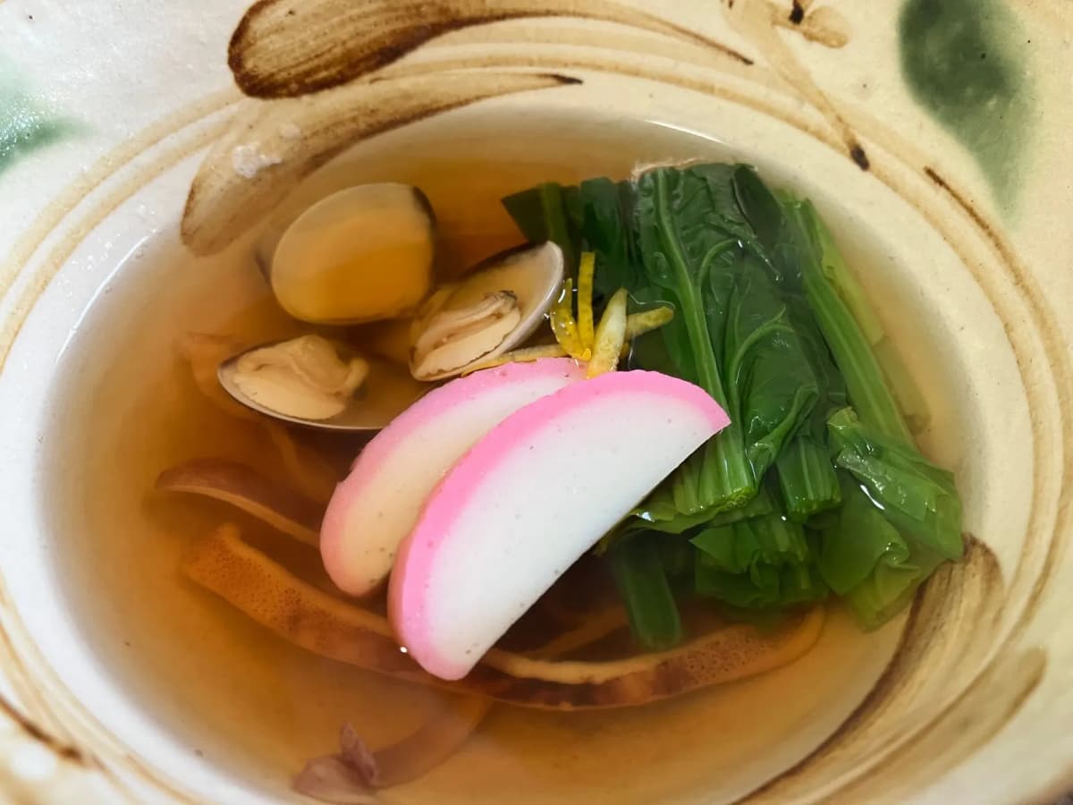 はまぐりと青菜が入ったお雑煮