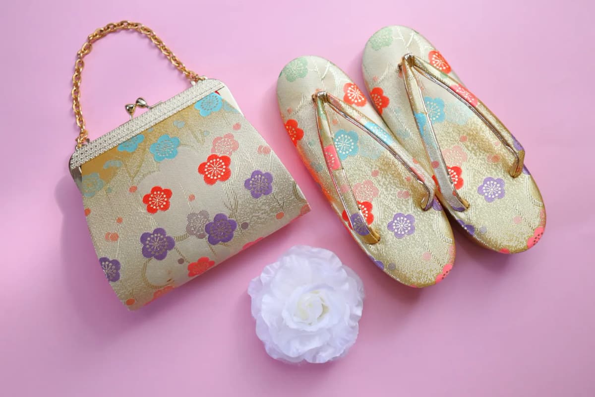 子ども用の草履とバッグ