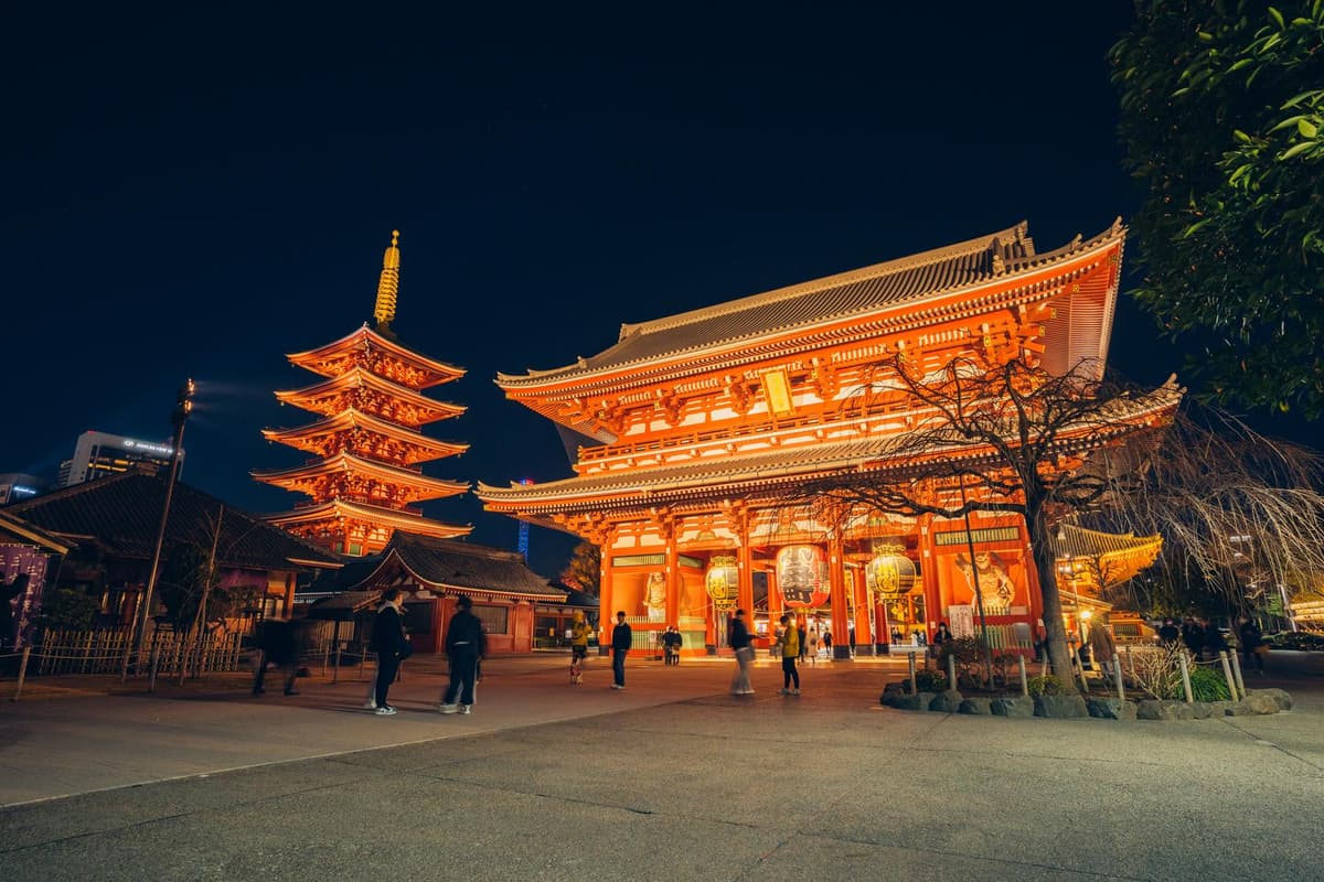 浅草寺のライトアップ